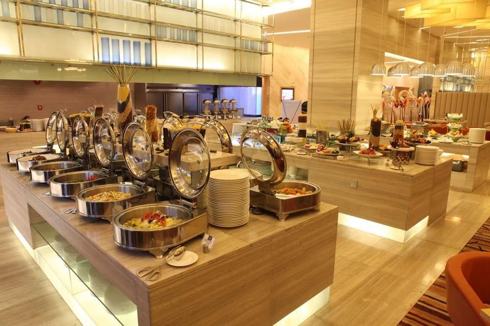 Ramada Plaza by Wyndham Shenzhen North photo 3