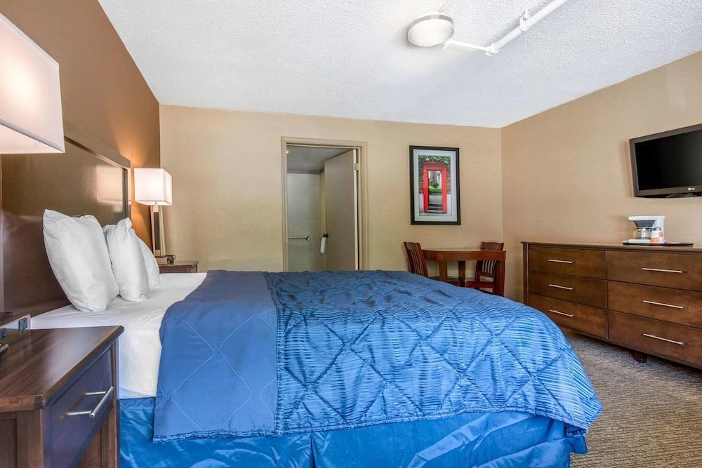 RODEWAY INN photo 2