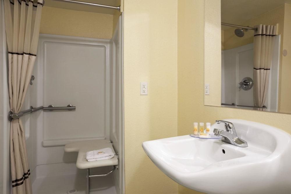 DAYS INN BY WYNDHAM DENVER DOWNTOWN photo 4