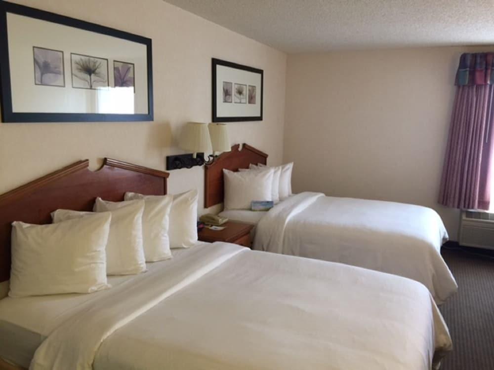 Days Inn & Suites by Wyndham Denver International Airport photo 3