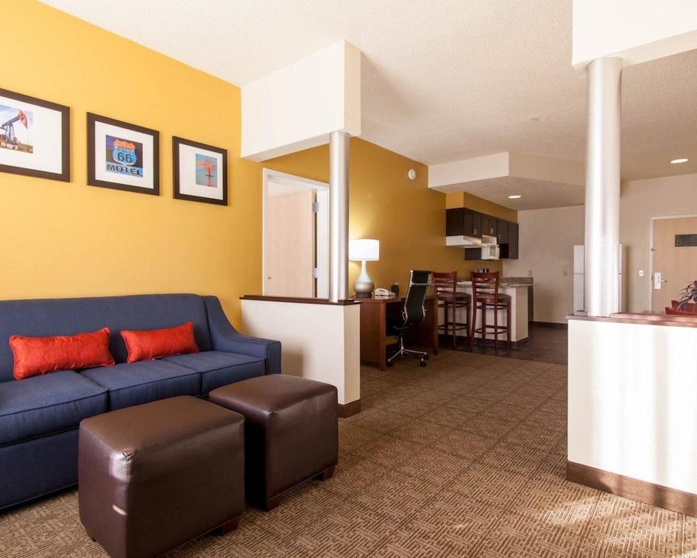 COMFORT SUITES CENTRAL/I-44 photo 3