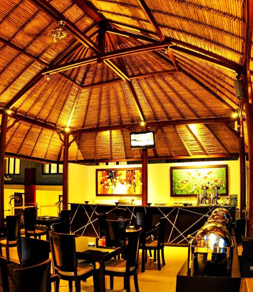OZZ HOTEL KUTA photo 3