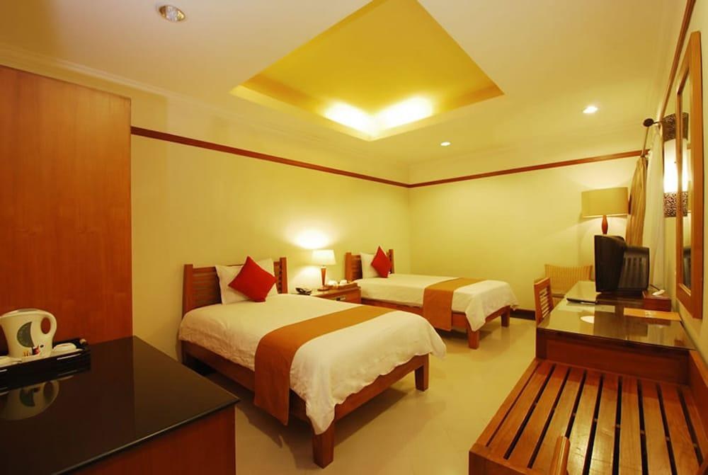 Yulia Beach Inn Kuta photo 4