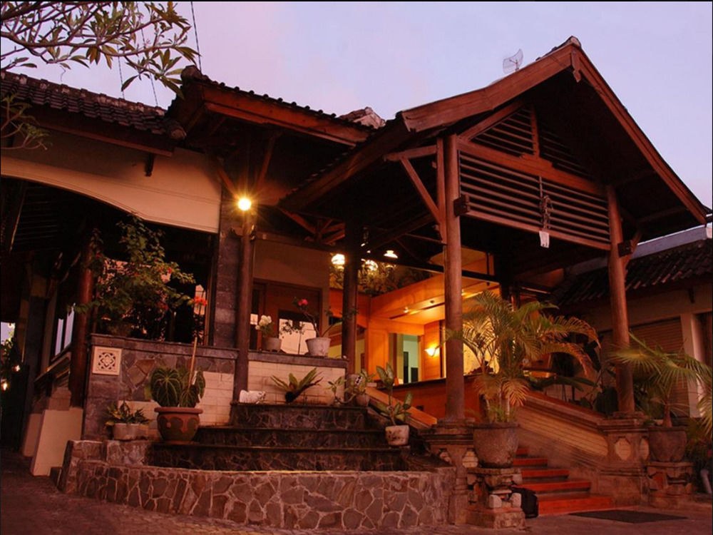 YULIA VILLAGE INN