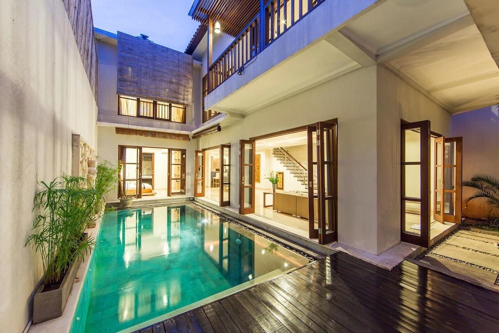 White Lotus Villas Seminyak photo 2