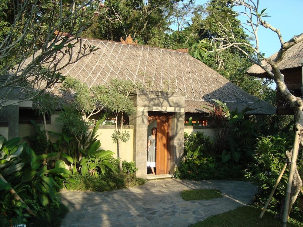 Amori Villa photo 2