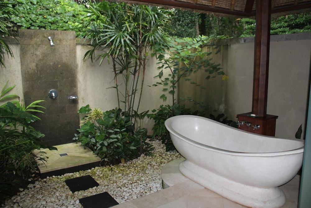 Amori Villa photo 3