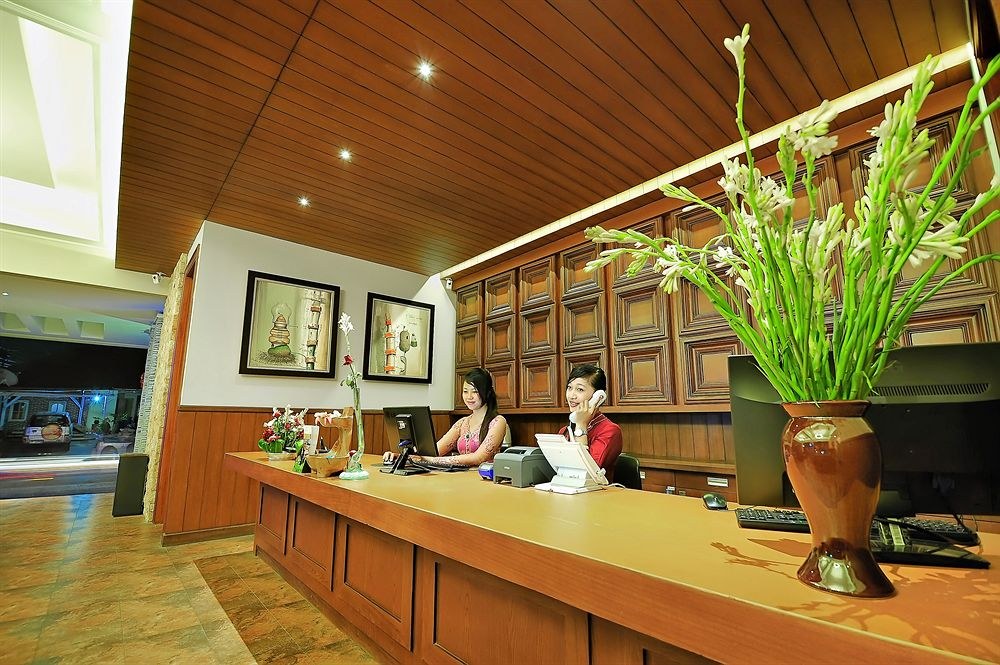 Alron Hotel Kuta Powered by Archipelago photo 1