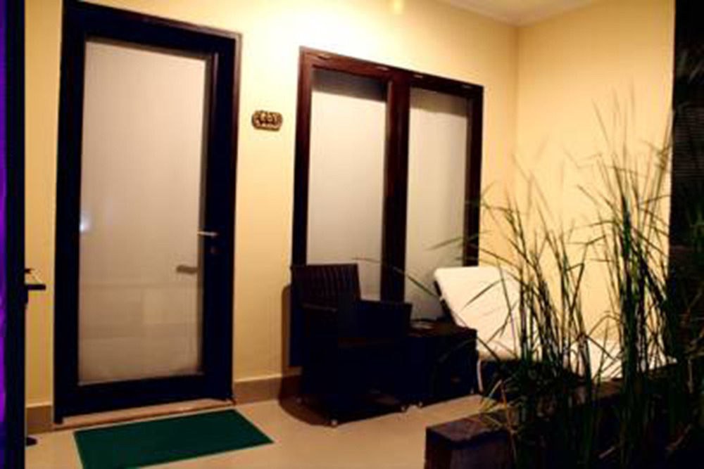 RADHA HOTEL photo 1