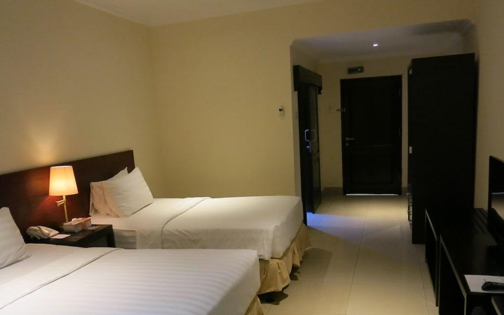 RADHA HOTEL photo 2