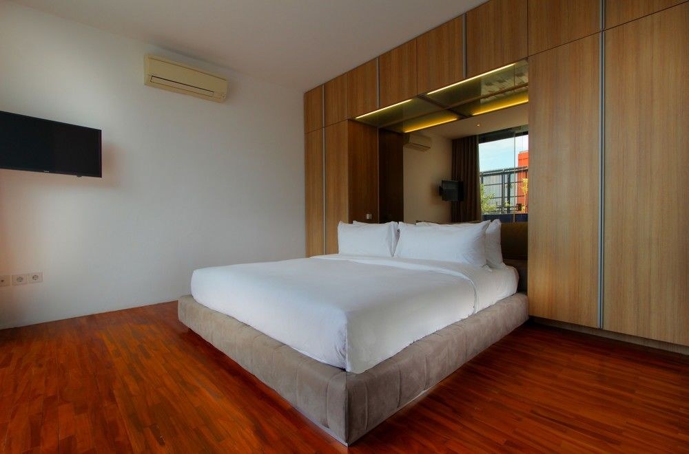 ONE ELEVEN RESORT