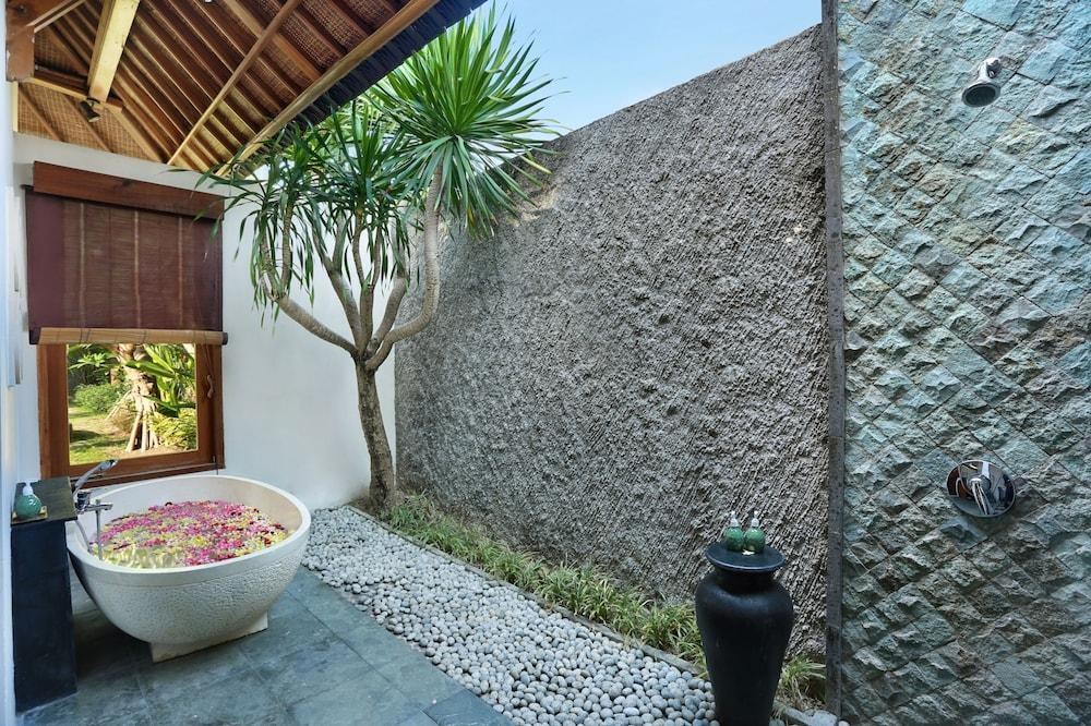 The Kampung Ubud Villa photo 2