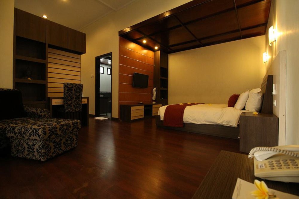 NAKULA VILLAS