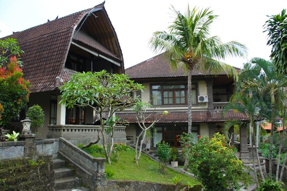 PANDE PERMAI BUNGALOW photo 2