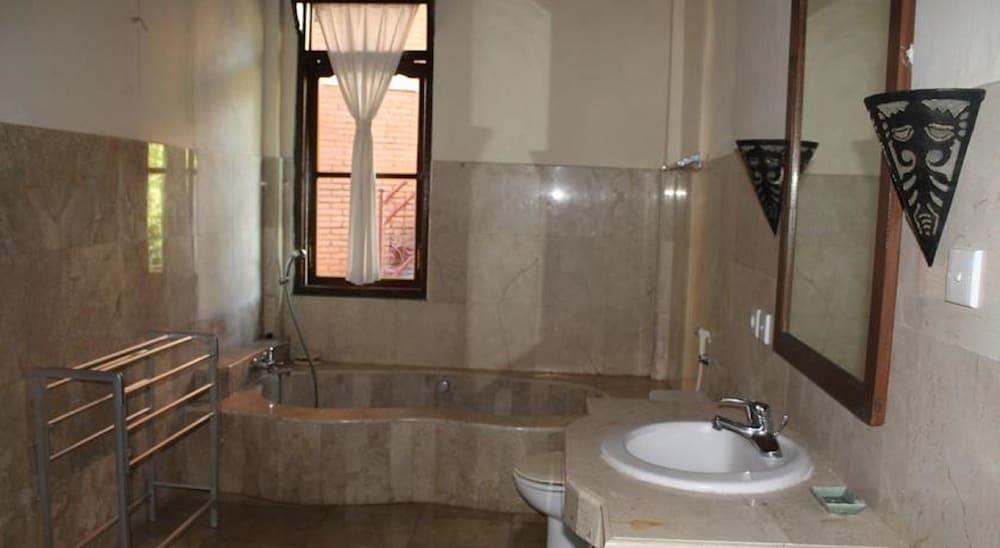 PANDE PERMAI BUNGALOW photo 3