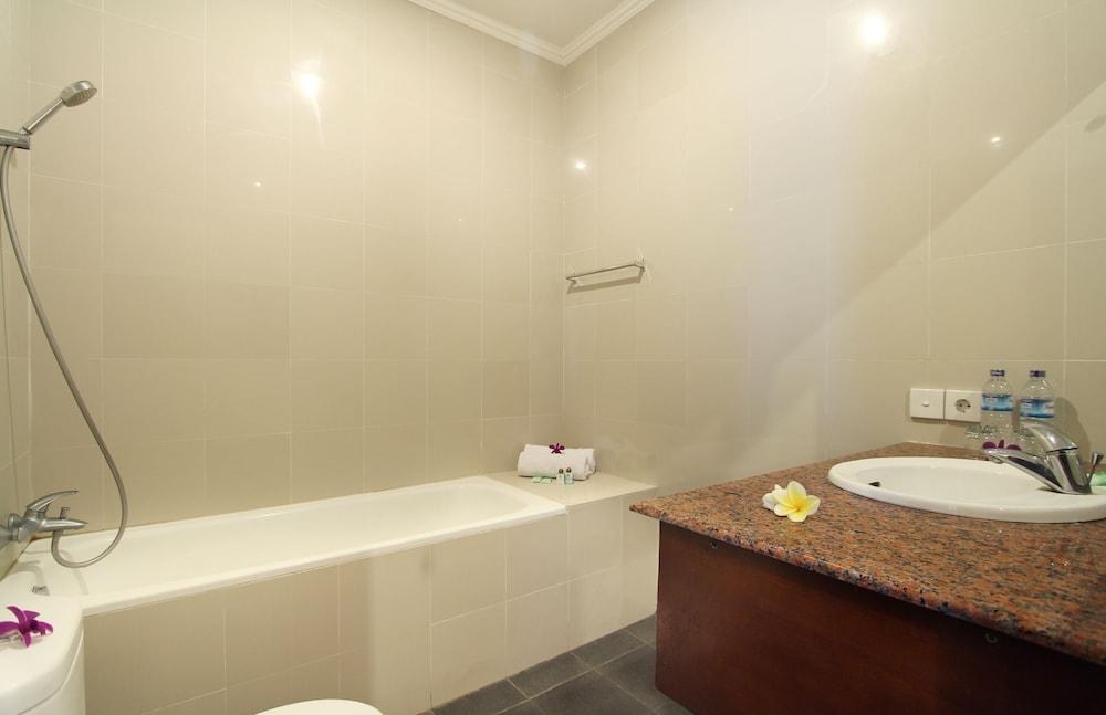PUTRI AYU COTTAGES photo 3