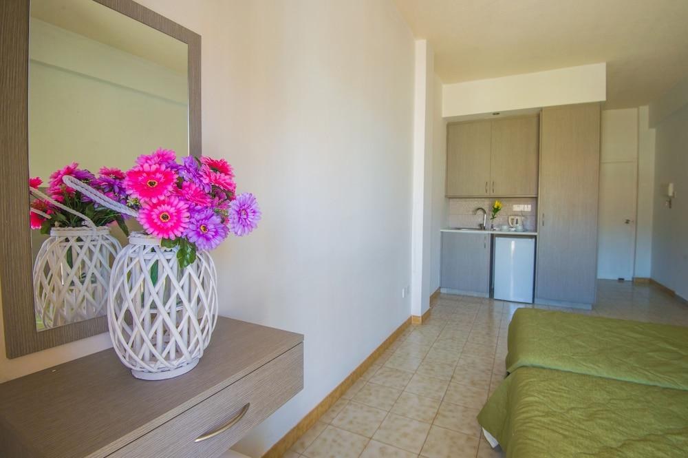 WINDMILLS APARTMENTS photo 2