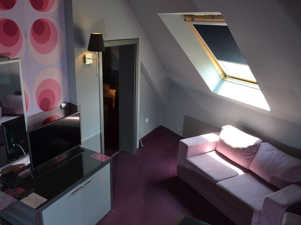 Elate Plaza Hotel