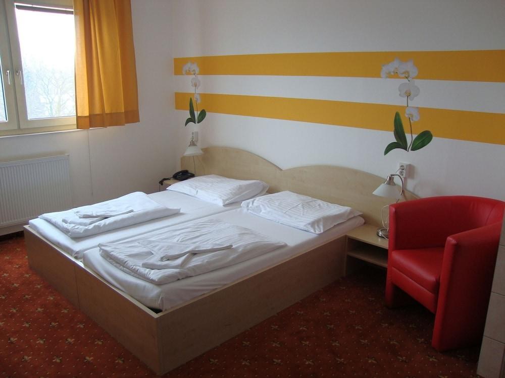 LENAS DONAU HOTEL photo 3