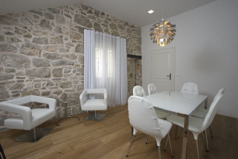 DIVOTA photo 1