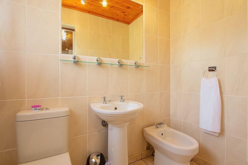 Airport Game Lodge photo 2