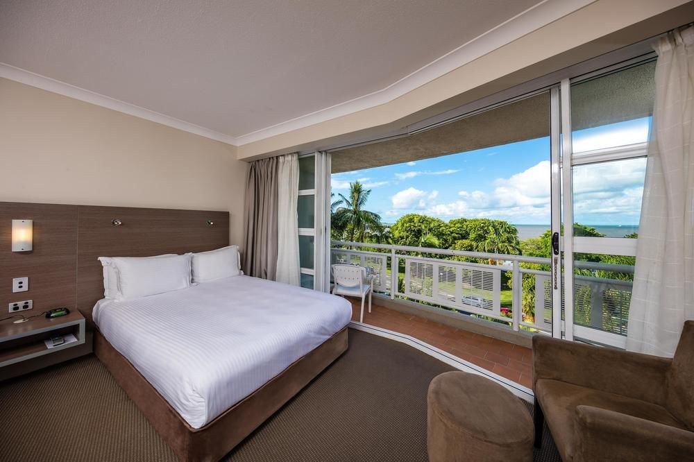 DoubleTree by Hilton Cairns photo 1