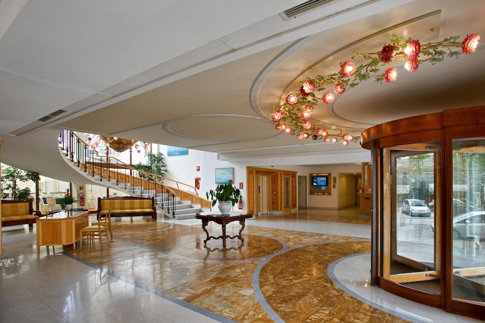 GRAND HOTEL FLORA photo 3