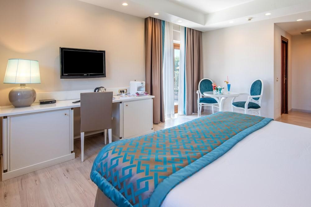 GRAND HOTEL NASTRO AZZURRO & OCCHIO MARINO RESORT photo 2