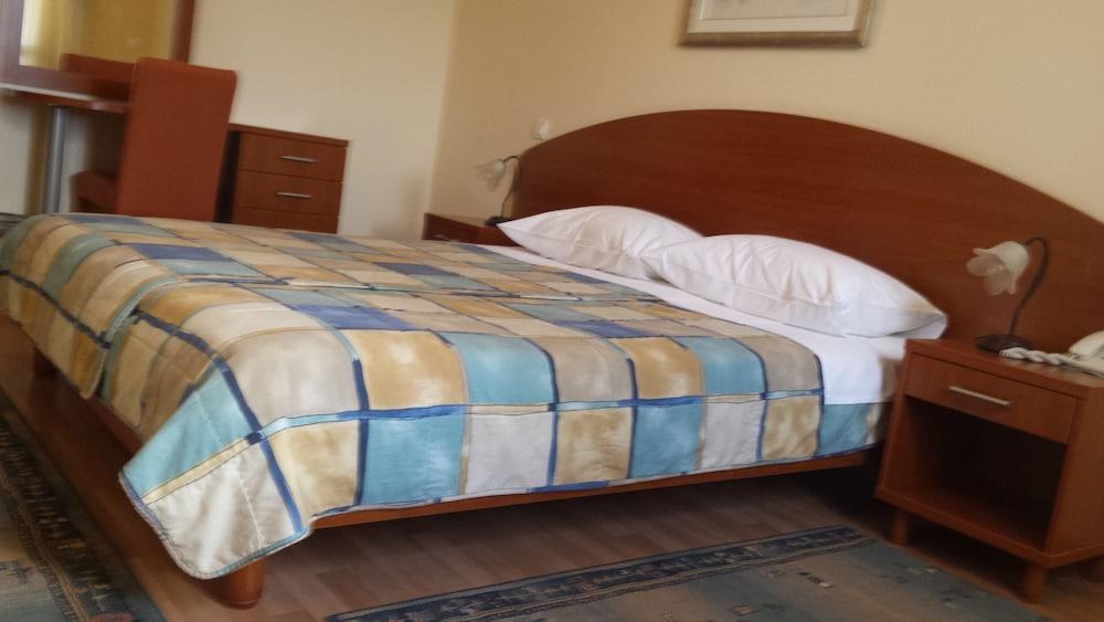 APARTHOTEL ASTORIA photo 3