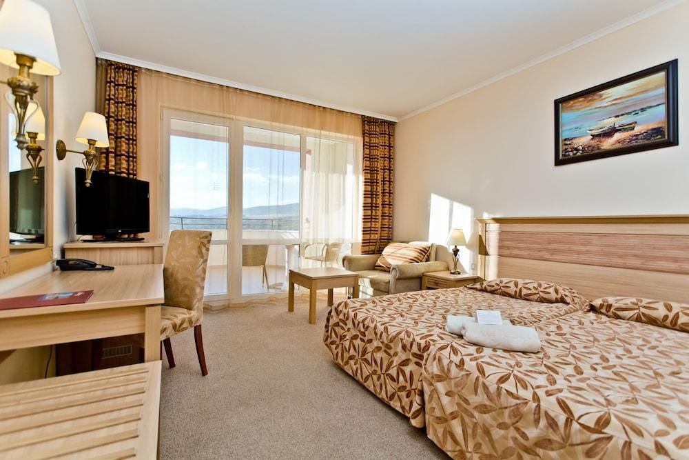 MAJESTIC BEACH RESORT photo 3