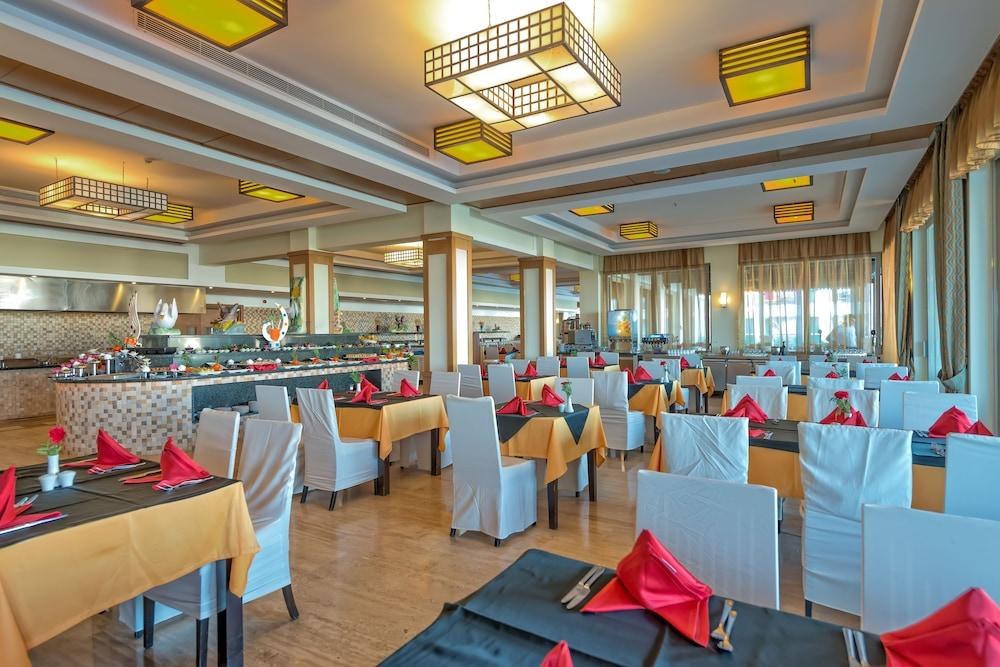ROYAL ATLANTIS SPA & RESORT photo 3