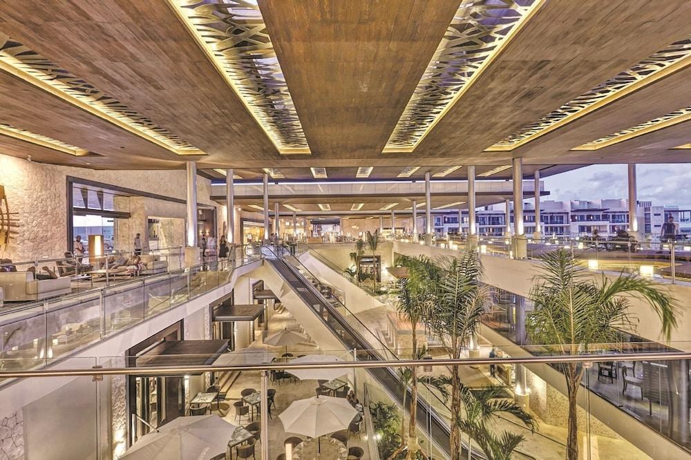 Royalton Riviera Cancun, An Autograph Collection All-Inclusive Resort & Casino photo 3