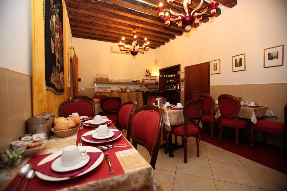 A La Locanda Orsaria photo 2