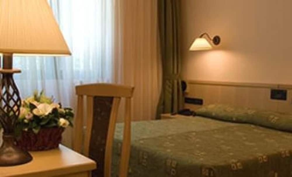 ORPHEY HOTEL photo 3