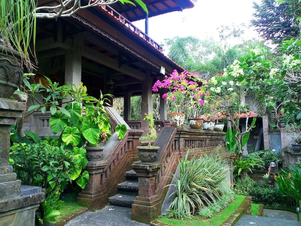 Artini 2 Cottages photo 2