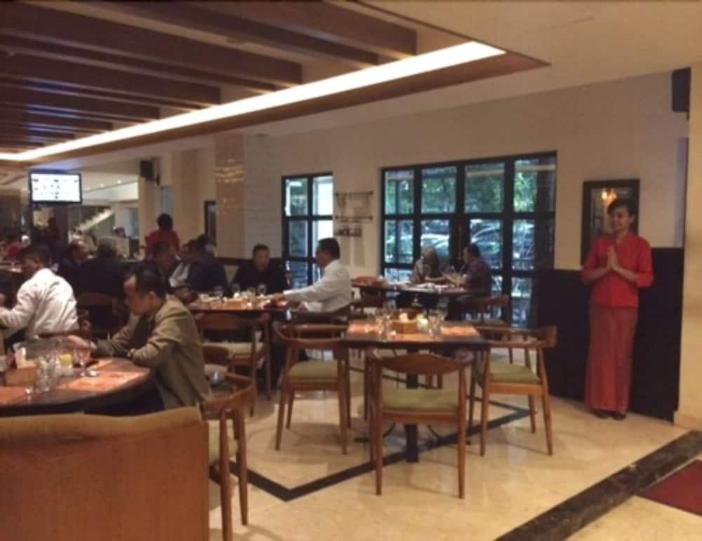 Elmi Hotel Surabaya photo 1