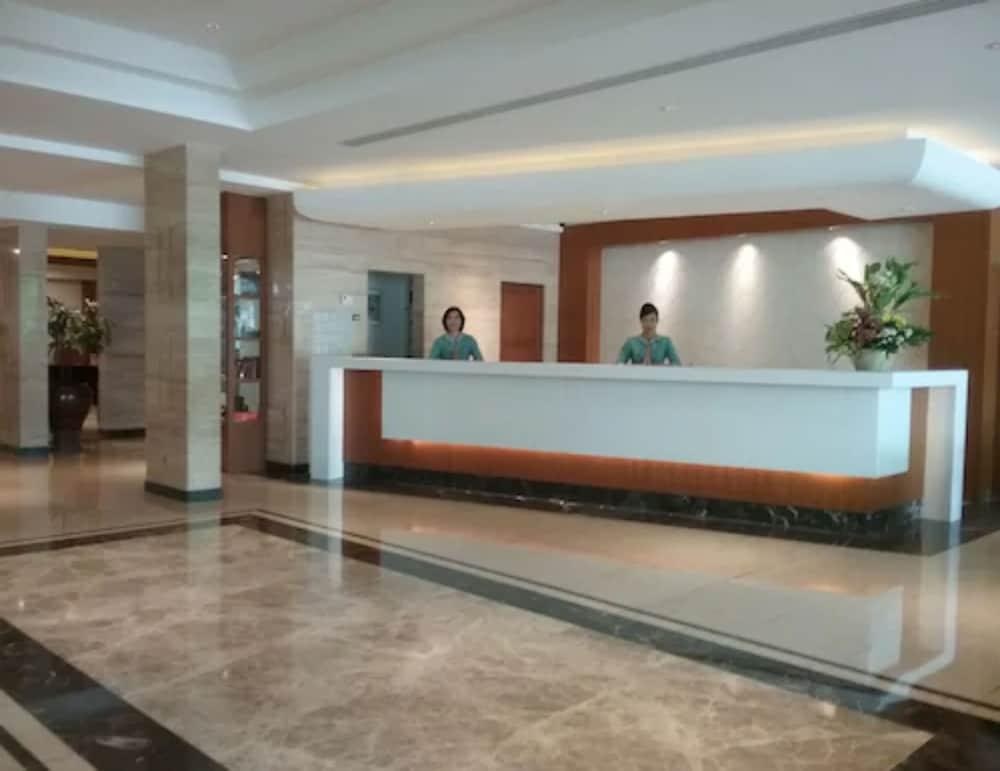 Elmi Hotel Surabaya photo 2
