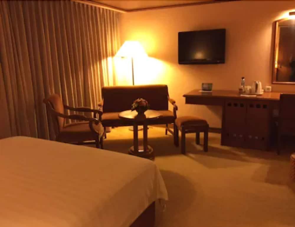 Elmi Hotel Surabaya photo 4