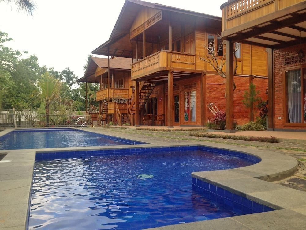 Jambuluwuk Convention Hall & Resort Puncak photo 1