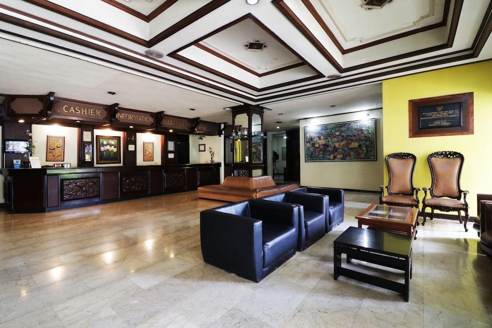 Hotel Istana Bandung by ZUZU