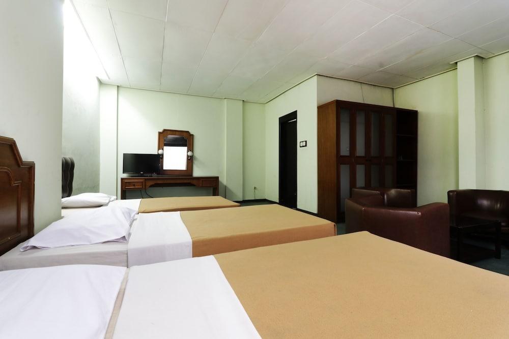 Hotel Istana Bandung by ZUZU photo 1