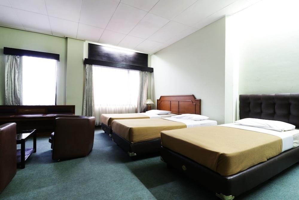 Hotel Istana Bandung by ZUZU photo 2