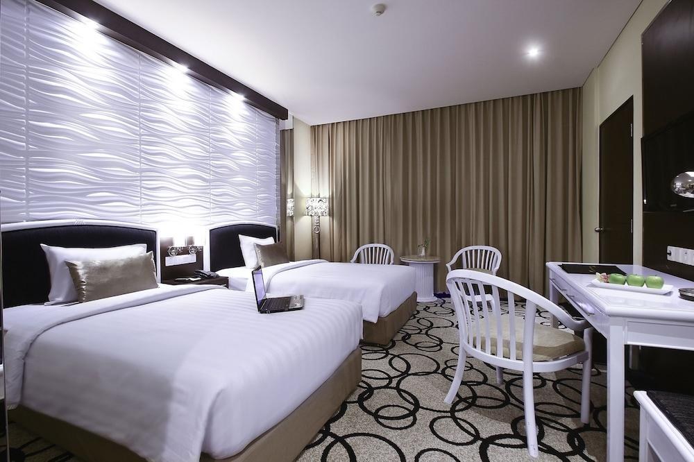 SAPHIR YOGYAKARTA photo 3