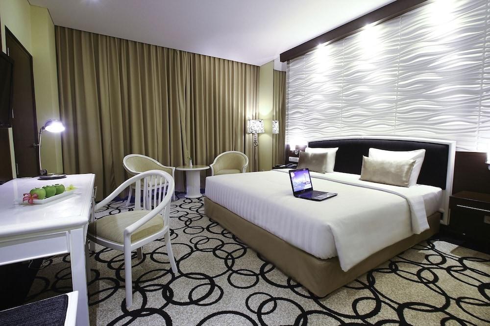SAPHIR YOGYAKARTA photo 4