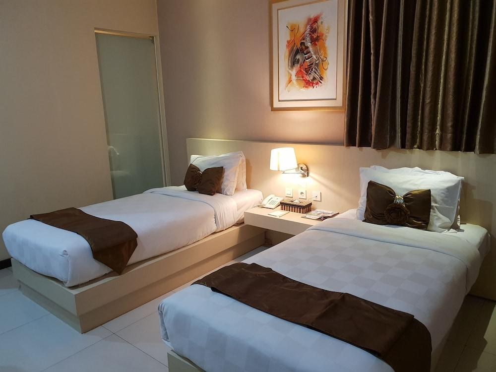 Scarlet Kebon Kawung Hotel photo 2