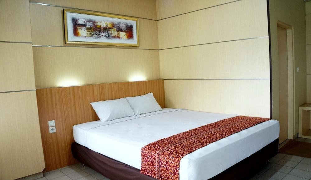 Airlangga Hotel photo 2
