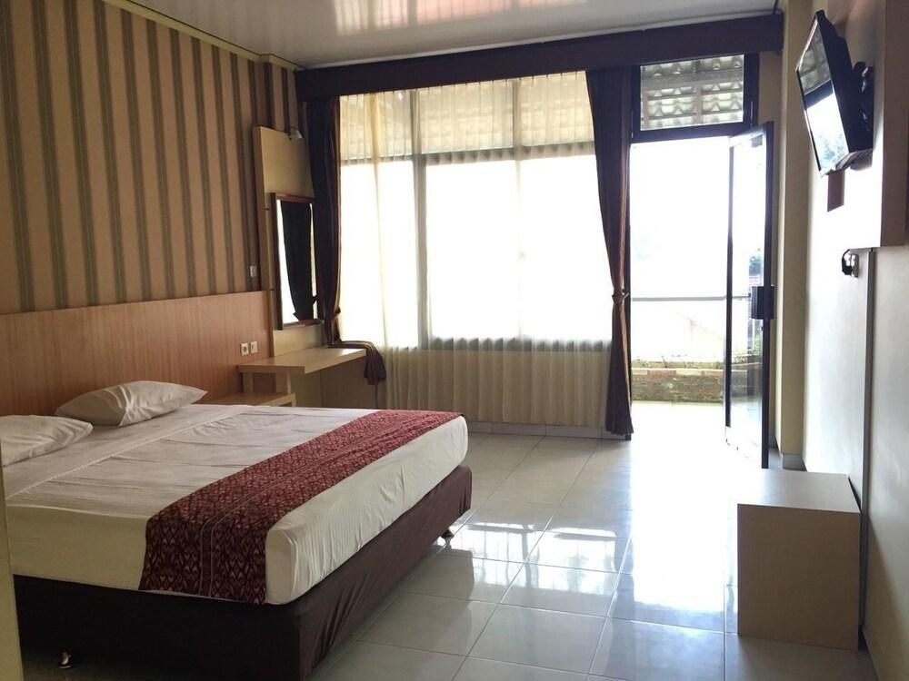 Airlangga Hotel photo 3
