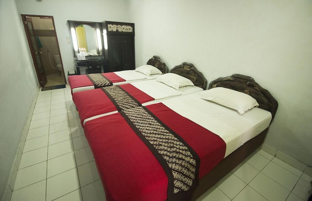 Hotel Batik Yogyakarta photo 2