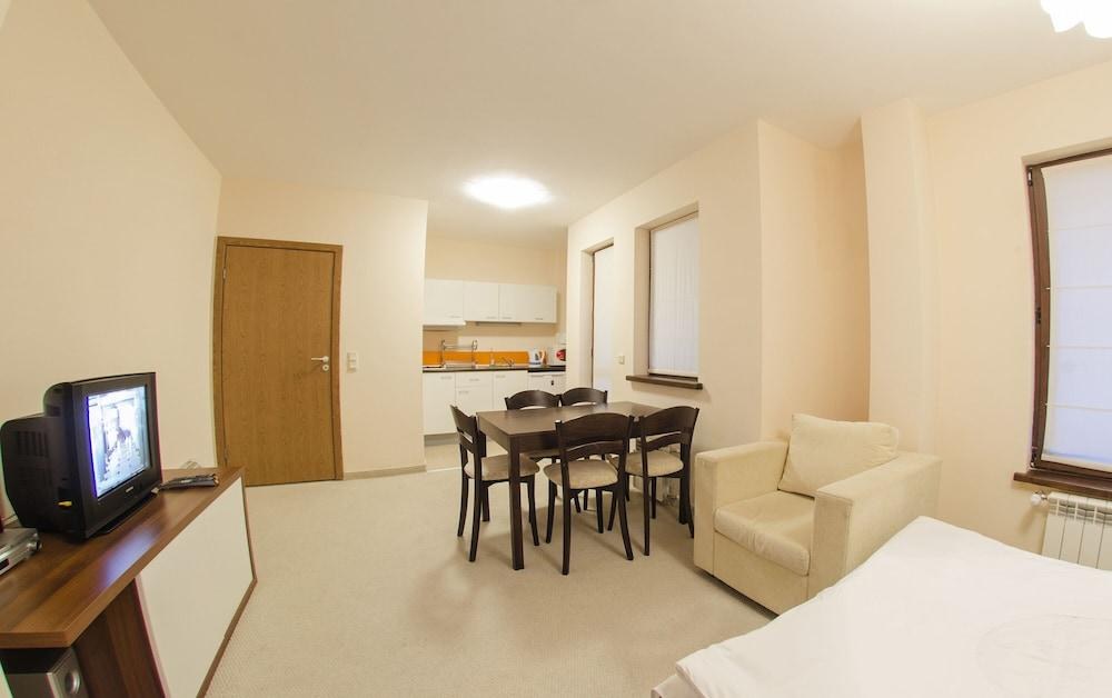 EVRIDIKA HILLS APARTHOTEL photo 3