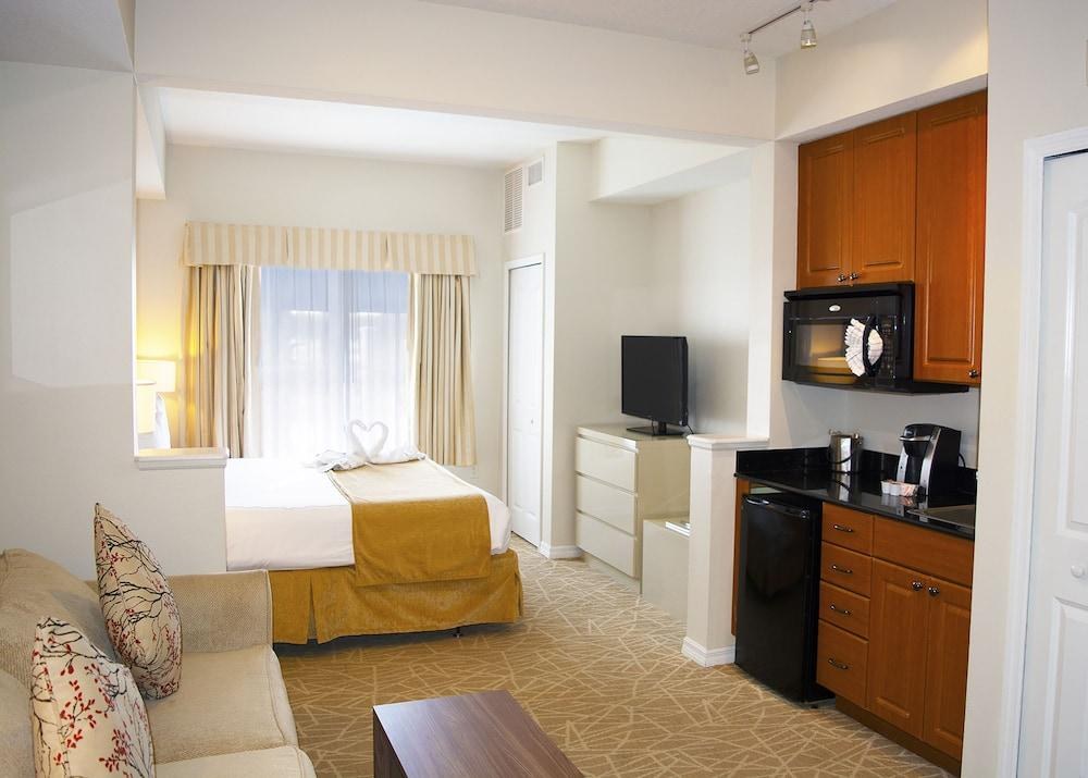THE POINT HOTEL AND SUITES ORLANDO photo 4